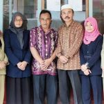 Kepala sekolah dan guru SDIT Miftahul Ulum