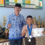 Andira dan Kepala SMPN 1 Leles