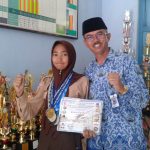 Ayesha dan Kepala SMPN 1 Leles