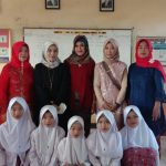 guru dan siswa SDN 2 Dangdeur