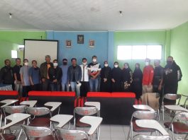 Bergiliran, Penjaga Sekolah di Garut Kota Kembali Menerima Sedekah