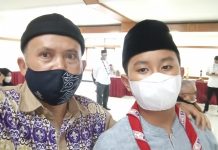 Siswa SMPN 4 Garut Persembahan Kado Ultah untuk Ketua Kwarcab dr. Helmi Budiman