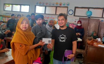 Guru SDN 3 Pakuwon dan Tato Assalam Gelar Bazar Amal