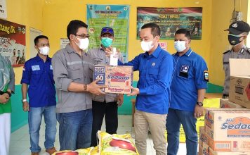 DPD PAN Garut Berikan Bantuan Untuk Warga Yang Isoman di Desa Panyindangan