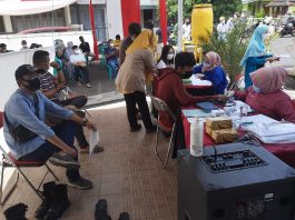 Ratusan Warga Komplek Intan Regency Melaksanakan Vaksinasi Covid-19