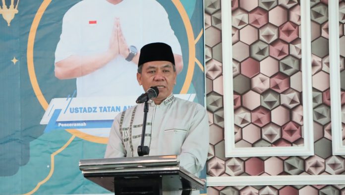 Kepala SMKN 1 Garut, H. Bejo Siswoyo, STP., M.Pd., saat memberikan sambutan dalam memperingati Maulid Nabi Muhammad SAW 1443 H., Selasa (19/10/2021).