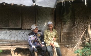 Kwarran Cisompet Bersama Muspika Cisompet Perbaiki Rumah Ustad Iing