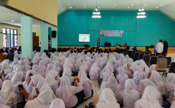 Kali Pertama, Garut Kreatif Board Memperkenalkan Seni Calung Pada Siswa SMA