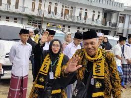 Korwas Dedah dan Suami Berangkat Umroh Bersama Ponpes Darul Muwahhidin
