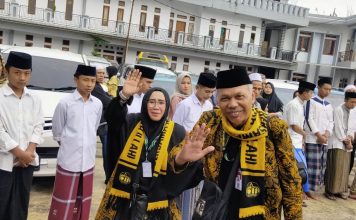 Korwas Dedah dan Suami Berangkat Umroh Bersama Ponpes Darul Muwahhidin