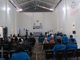 23 Mahasiswa Unpam Laksanakan Penyuluhan Hukum kepada Aparat Desa di Garut