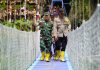 Kasrem 062/Tn Mendampingi Kasdam III/Slw Resmikan Jembatan Gantung