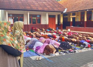 SDN 1 Jayawaras Tanamkan Kebiasaan Baik Pasca Ramadan, Gelar Sholat Dhuha Berjamaah dan Perbaiki Fasilitas Sekolah