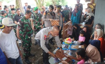Kapolda Jabar dan Pangdam III Siliwangi Kunjungi Keluarga Korban Ledakan di Cibalong Garut, Berikan Santunan dan Dukungan Moril