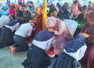 “Membasuh Kaki Ibu”, Prosesi Haru Purna Siswa SMPN 1 Bayongbong Tahun Pelajaran 2024–2025