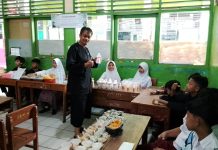 Siswa Kelas 6 SDN 4 Sukamentri Belajar Berniaga Lewat Market Day