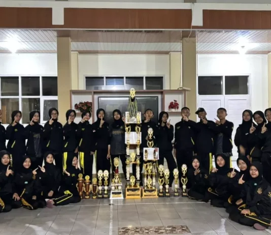 Paskibra SMPN 1 Garut Raih Juara Umum LKBB PASDOEGA 2025, Boyong Piala Bergilir Bupati Garut