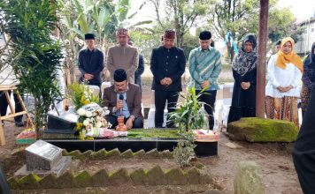 Ziarah Hari Jadi Garut ke-213, Bupati Kenang Dedikasi Drs. H. Dede Satibi
