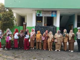 Ba Kamsel Satlantas Polres Garut Berikan Edukasi Ketertiban Jelang Ramadan di SDN 3 Pakuwon