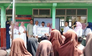 Siraman Sambut Ramadan dan “Paturay Tineung” Kepala SDN 4 Cimuncang, Pendi, S.Pd.