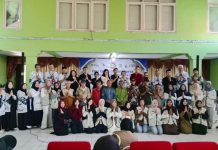 PGRI Cabang Garut Kota Bersama WDZ Nur Sundani’s Family dan IKA Utama Berbagi Sedekah untuk Pramu Sekolah