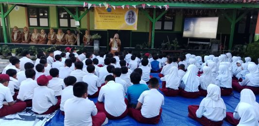 Langkah Kecil Sarat Makna: SDN 5 Regol Peringati Hari Lahir R.A. Lasminingrat dengan Literasi dan Budaya Sunda