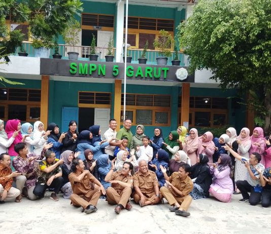 Kepala SMPN 5 Garut Hj. Kartini Purnabakti, Haru dan Doa Warnai Tasyakuran
