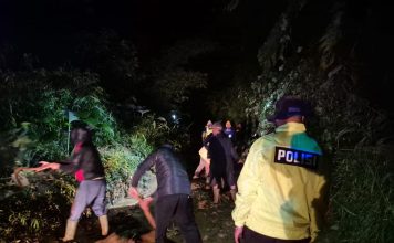 Empat Titik Longsor Tutup Jalur Banjarwangi–Singajaya, Polisi dan Tim Gabungan Gerak Cepat