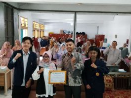 Mahasiswa IPI Garut Tingkatkan Kompetensi Guru SMPN 5 Garut melalui Canva for Education