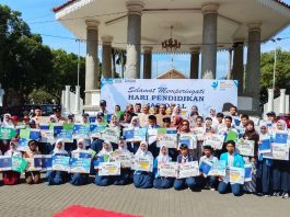 Puluhan Insan Pendidikan Garut Terima Penghargaan pada Hardiknas 2026