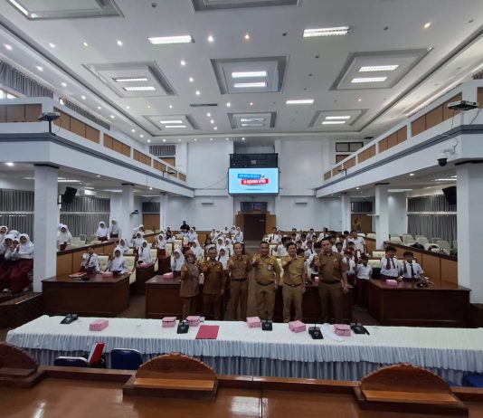Siswa SDN 2 Kota Kulon Kunjungi DPRD Kabupaten Garut, Belajar Peran Lembaga Legislatif