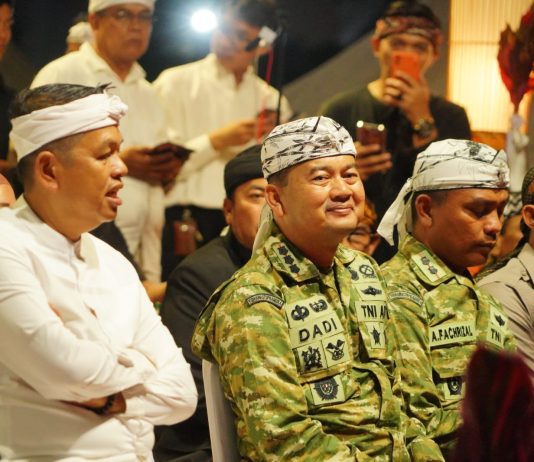Danrem 062/Tarumanagara Hadiri Kirab Milangkala Hari Tatar Sunda dalam Rangka Hari Jadi Provinsi Jawa Barat Tahun 2026 di Kabupaten Garut