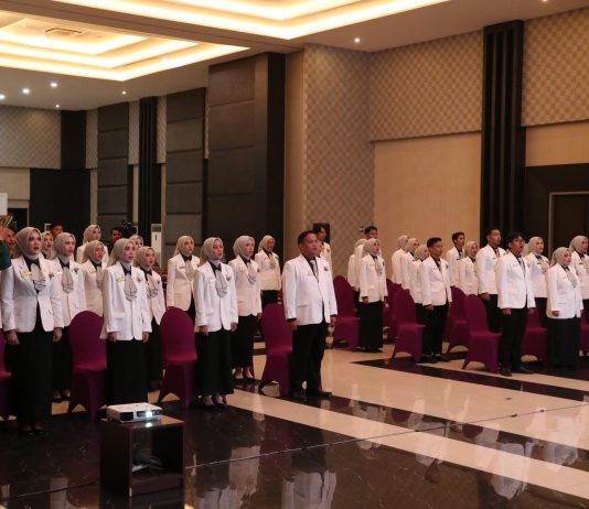 Uniga Cetak 41 Apoteker Baru