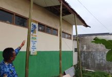 Atap SDN 1 Margawati Garut Kota Melorot, Sekolah Lakukan Penanganan Darurat dengan Penyangga Bambu