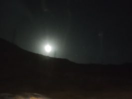 Purnama di Langit Mekkah (Puisi akrostik)