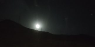 Purnama di Langit Mekkah (Puisi akrostik)