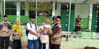 Macangkrama Pileuleuyan SMPN 4 Garut: Lulusan Tinggalkan Kenangan melalui Penanaman Pohon