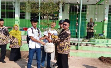 Macangkrama Pileuleuyan SMPN 4 Garut: Lulusan Tinggalkan Kenangan melalui Penanaman Pohon