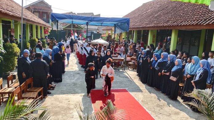 Penyambutan SDN 8 Sukamentri