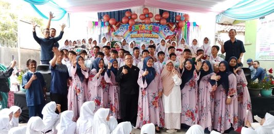 Gotong Royong Orang Tua dan Masyarakat Warnai Pentas Seni dan Pelepasan Murid SDN 1 Muarasanding