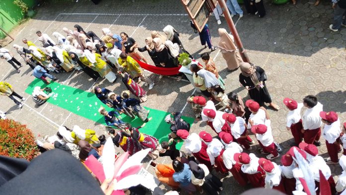 SDN 3 Pakuwon Prosesi Penyambutan