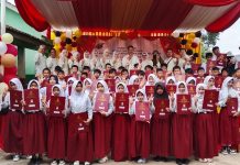 48 Murid SDN 4 Cimuncang Dilepas, Prosesi Sungkeman Berbalut Budaya Sunda Mengharukan