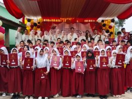 48 Murid SDN 4 Cimuncang Dilepas, Prosesi Sungkeman Berbalut Budaya Sunda Mengharukan