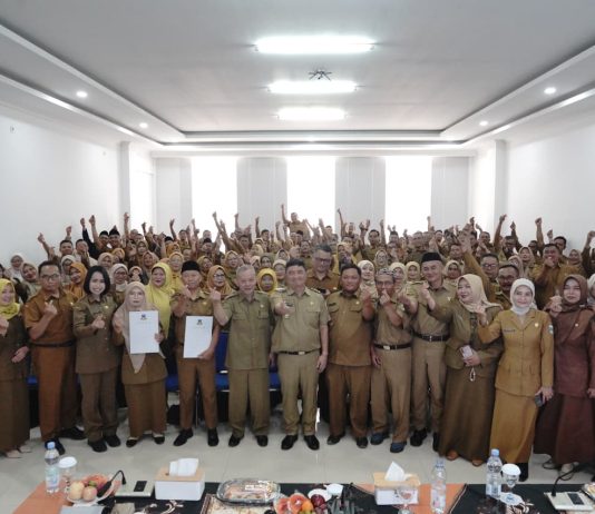 Pemkab Garut Lantik 118 Kepala Sekolah, Bupati: Tingkatkan Mutu Pendidikan dan Cegah Anak Putus Sekolah