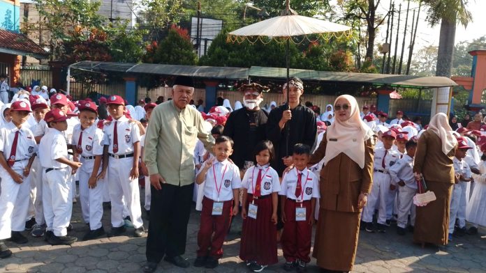 SDN 1 Tarogong dan komite