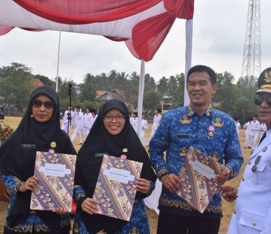 Aksi Berbagi dan Penghargaan Warnai Semarak HUT ke-81 RI di Kecamatan Cibalong