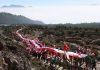 Dandim 0611/Garut pimpin langsung Pelaksanaan Pembentangan Bendera Merah Putih Sepanjang 1 KM di Kawah Gunung Papandayan