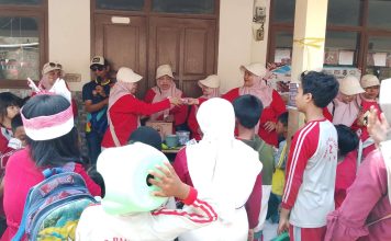 Semarak HUT ke-81 RI, SDN 2 Paminggir Gelar Jalan Santai Kemerdekaan