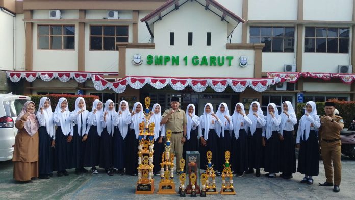 Paskibra SMPN 1 Garut pembina