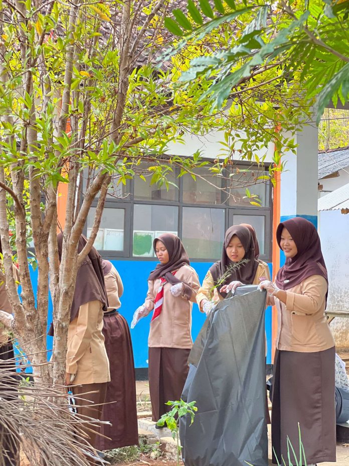 SMAN 15 Garut Aksi Ekologi